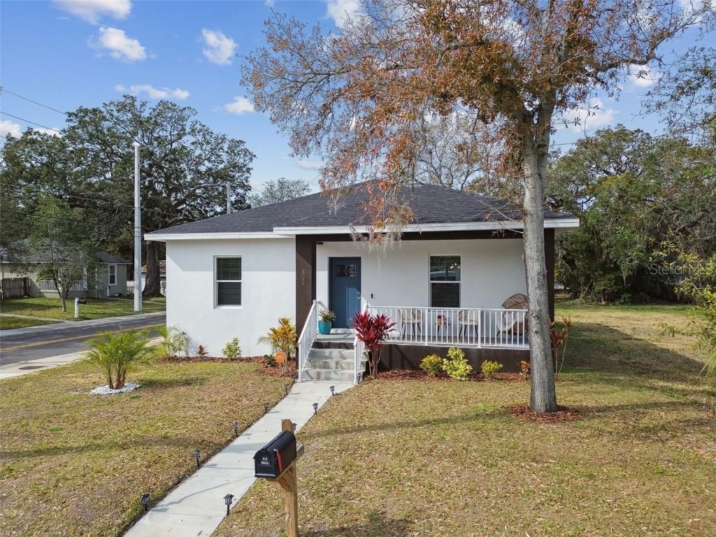 524 S Grosse Ave., Tarpon Springs, FL 34689
