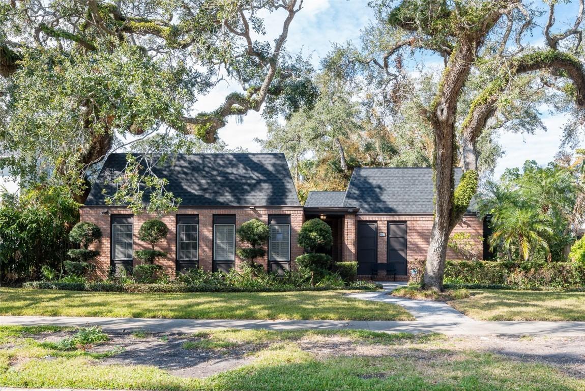807 Grove Park Ave., Tampa, FL 33609