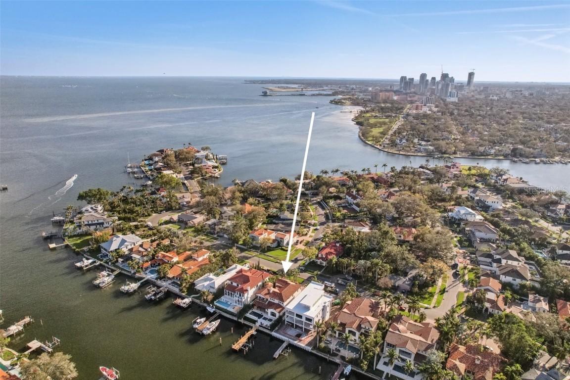801 Brightwaters Blvd., St Petersburg, FL 33704