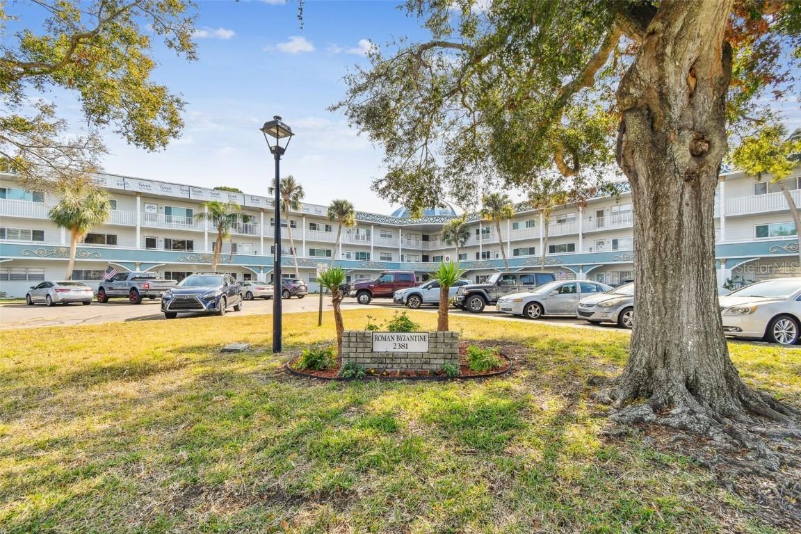 2381 Ecuadorian Way #33, Clearwater, FL 33763