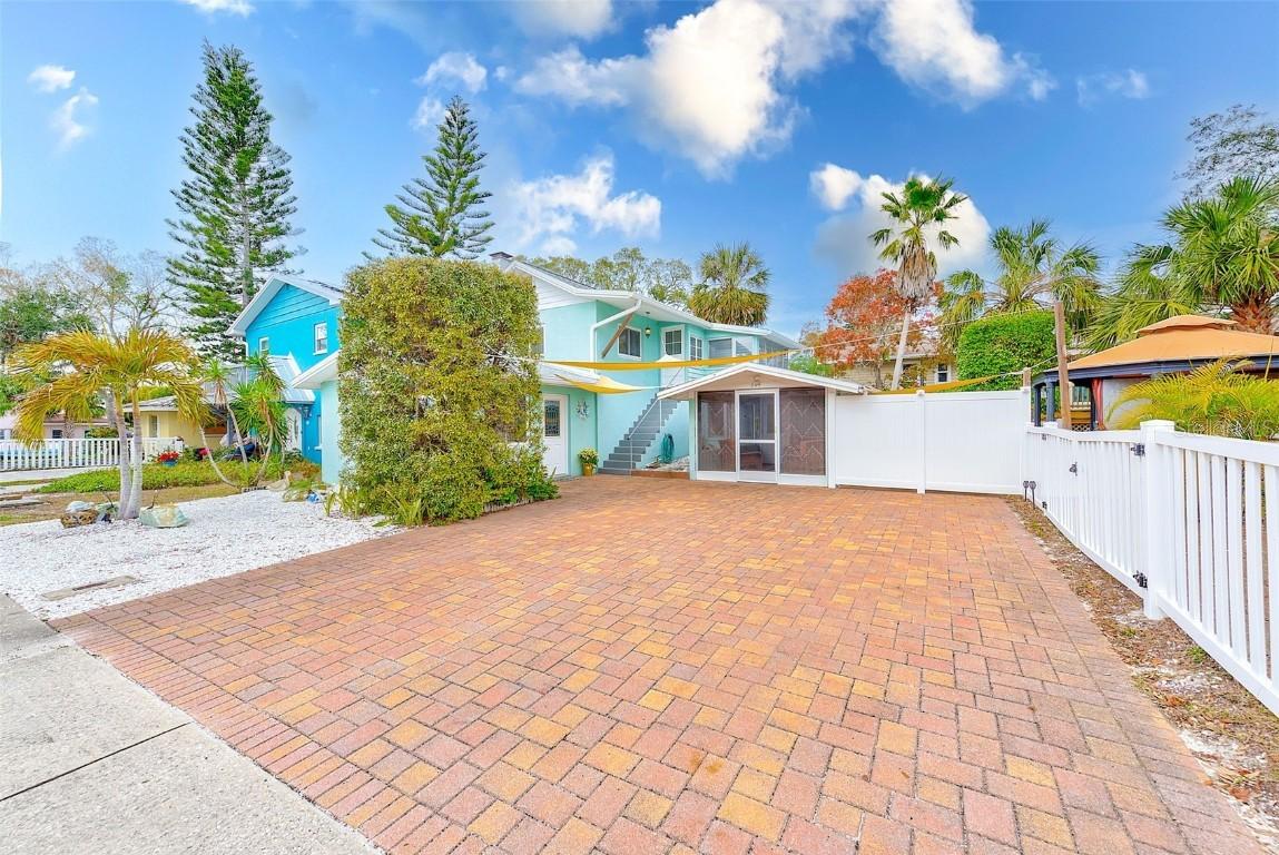 604 Pennsylvania Ave., Crystal Beach, FL 34681