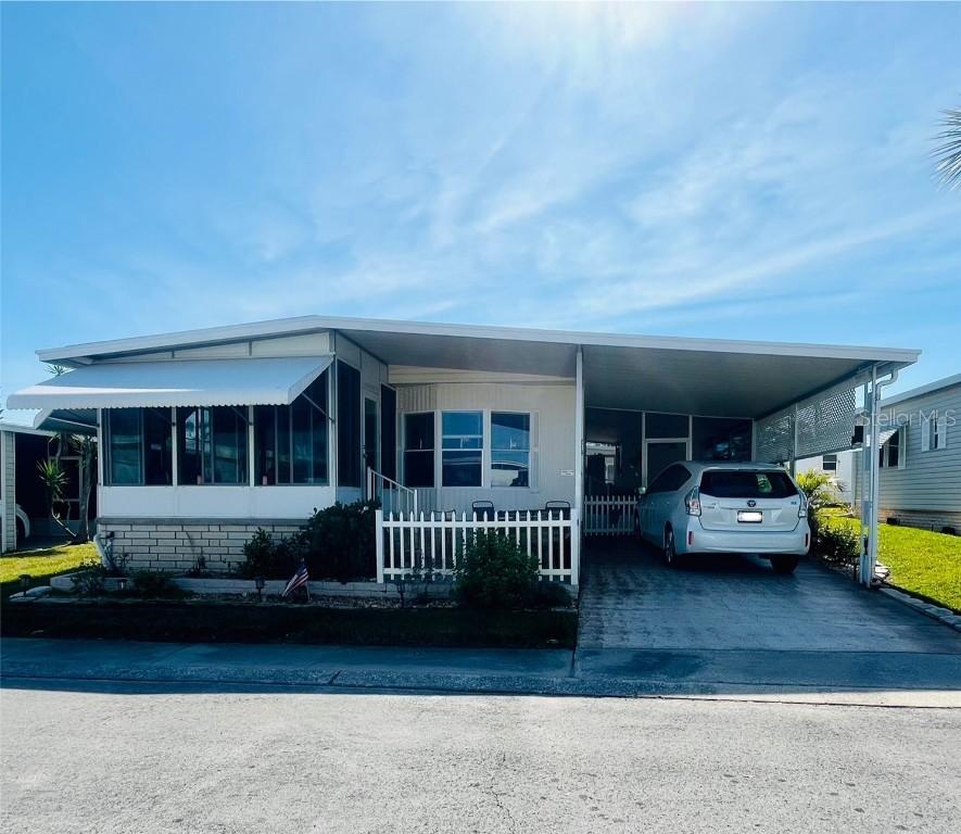 218 Red Maple Dr., Palm Harbor, FL 34684