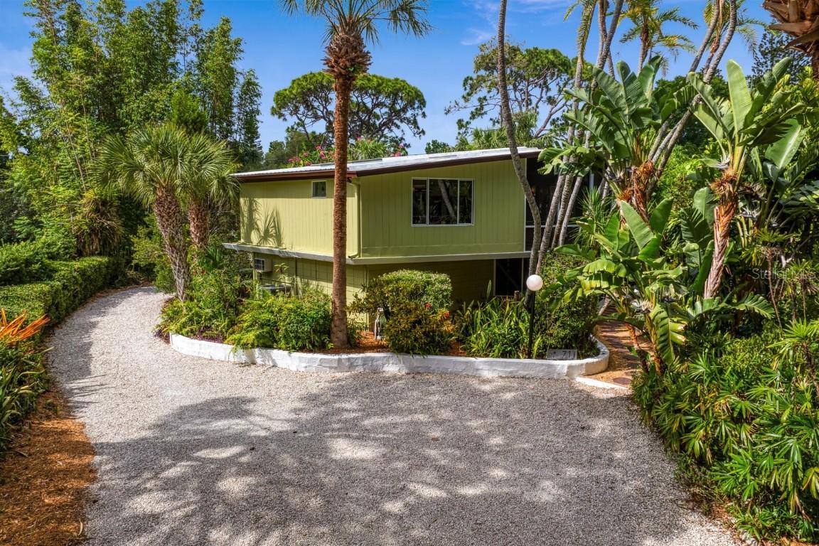 711 Pinellas Point Dr., St Petersburg, FL 33705