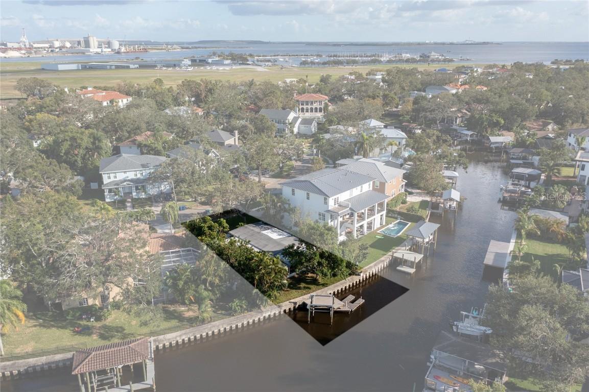 664 Geneva Pl., Tampa, FL 33606