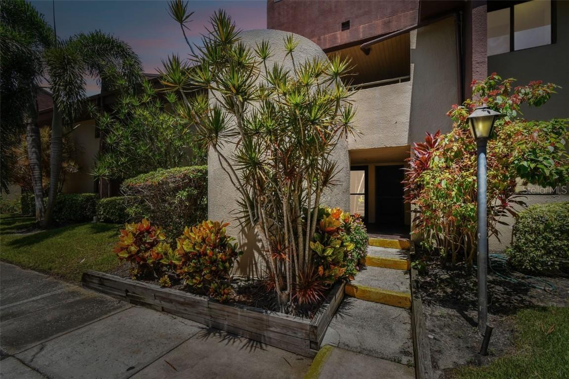 880 S Village Lake Dr. #106, St Petersburg, FL 33716