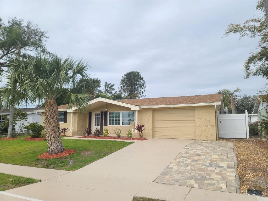 5611 Riddle Rd., Holiday, FL 34690