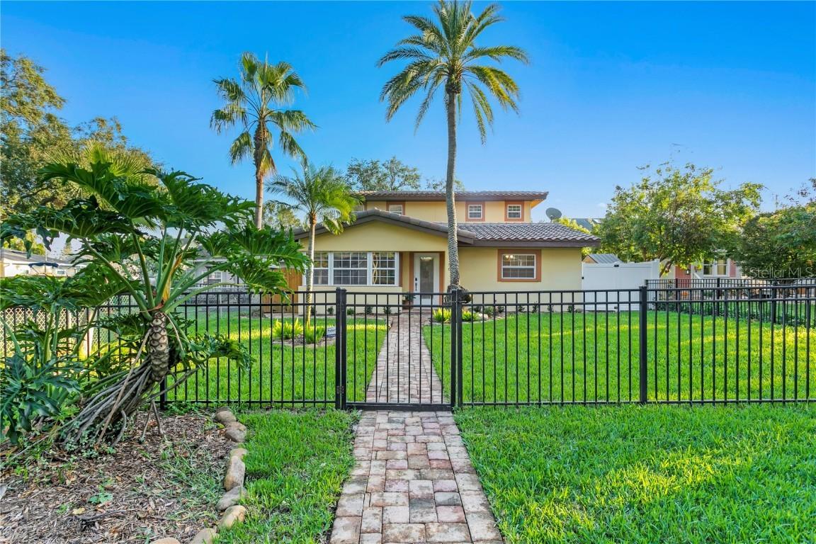 156 29th Ave., St Petersburg, FL 33704