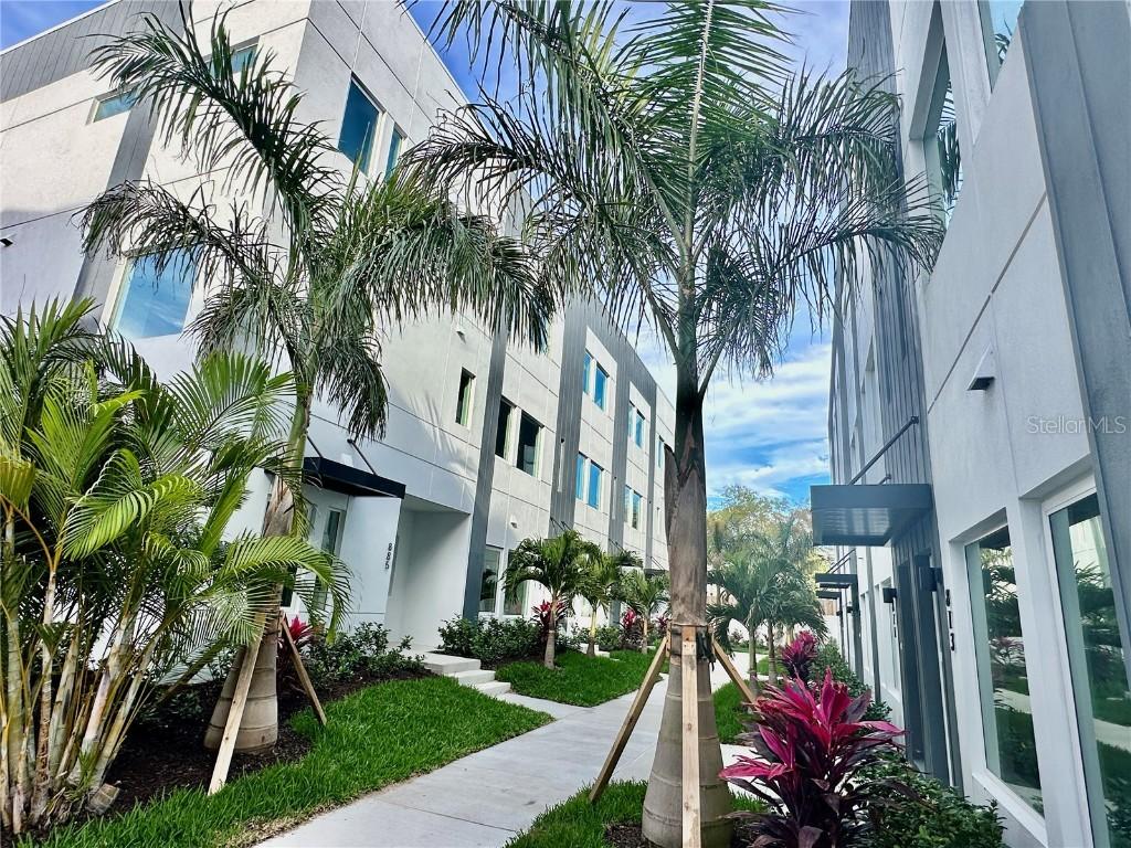 881 6th Ave., St Petersburg, FL 33701