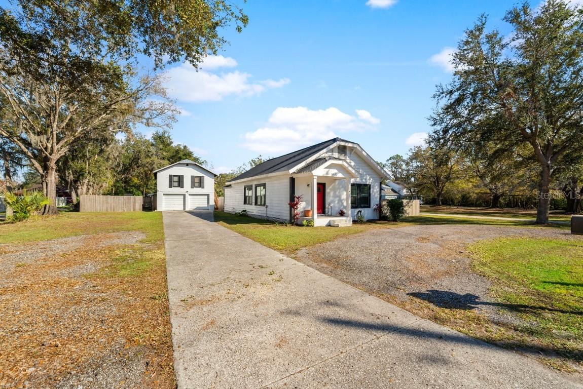 1402 N Gordon St., Plant City, FL 33563