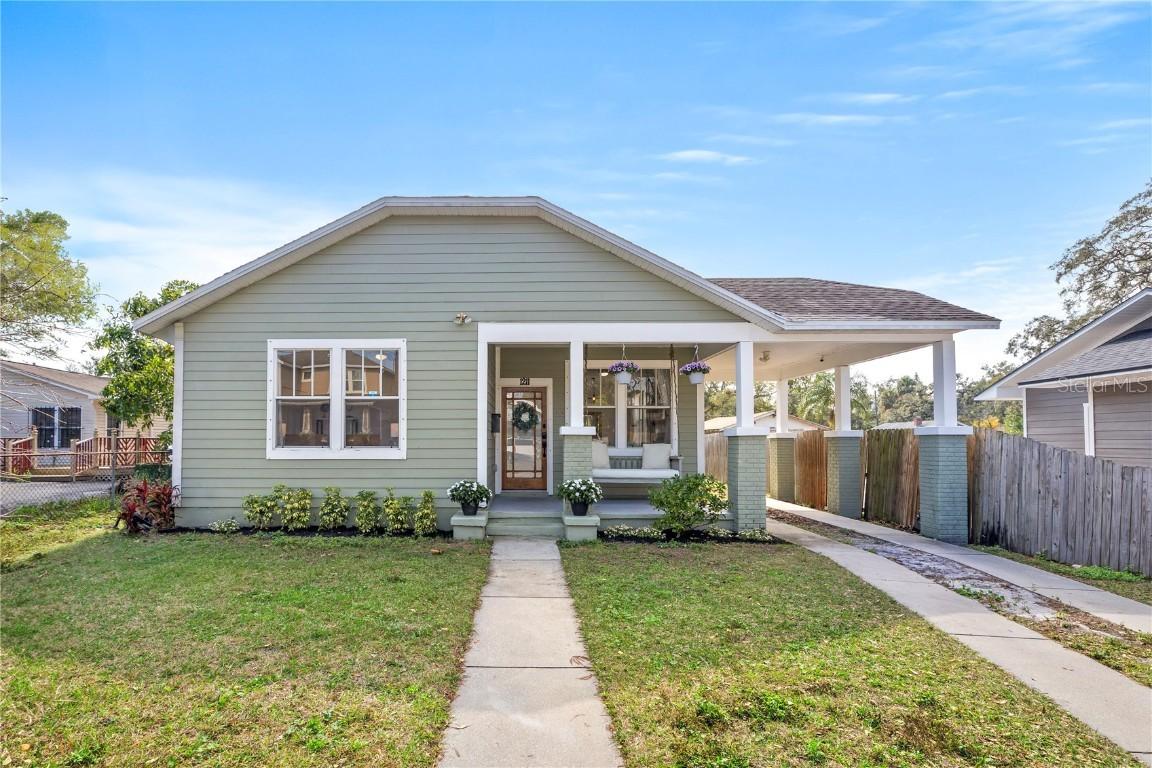 1211 E Giddens Ave., Tampa, FL 33603