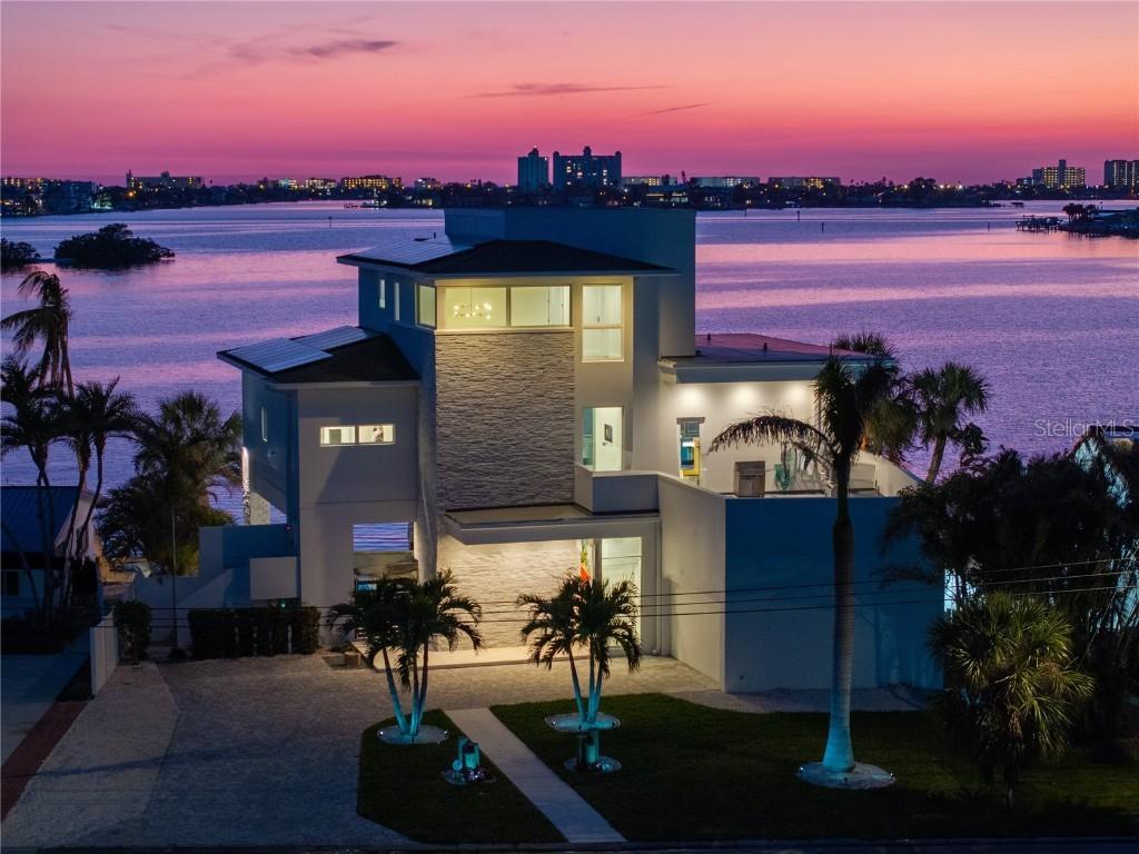 1972 Dolphin Blvd., St Petersburg, FL 33707