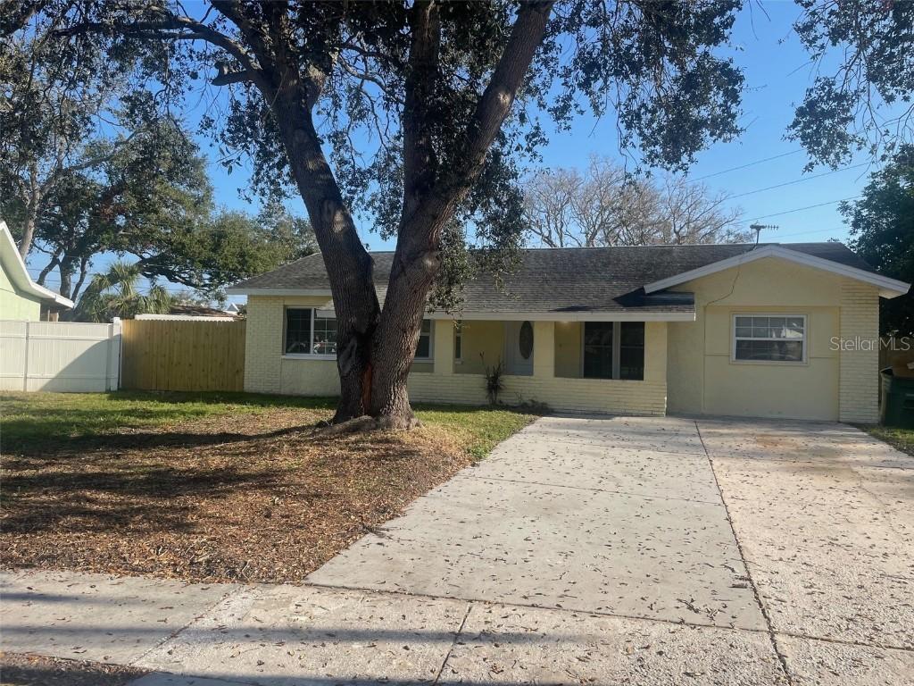 8969 109th Ter., Seminole, FL 33777