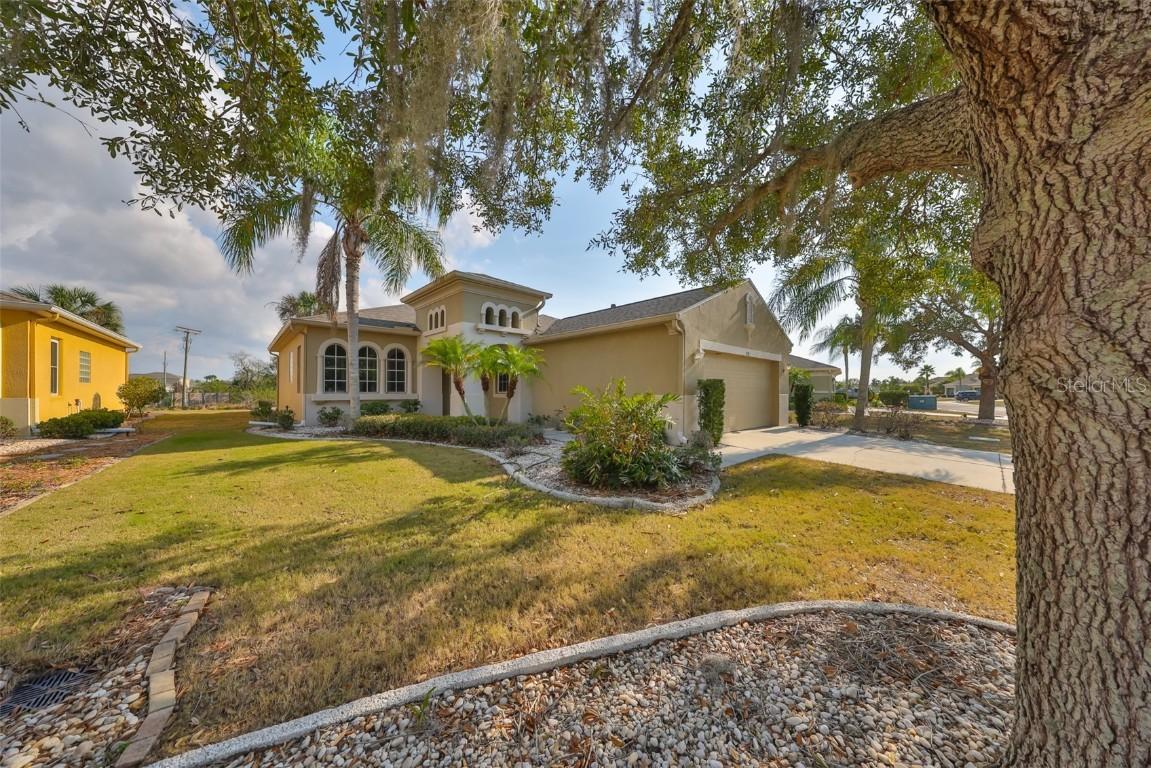 918 Regal Manor Way, Sun City Center, FL 33573