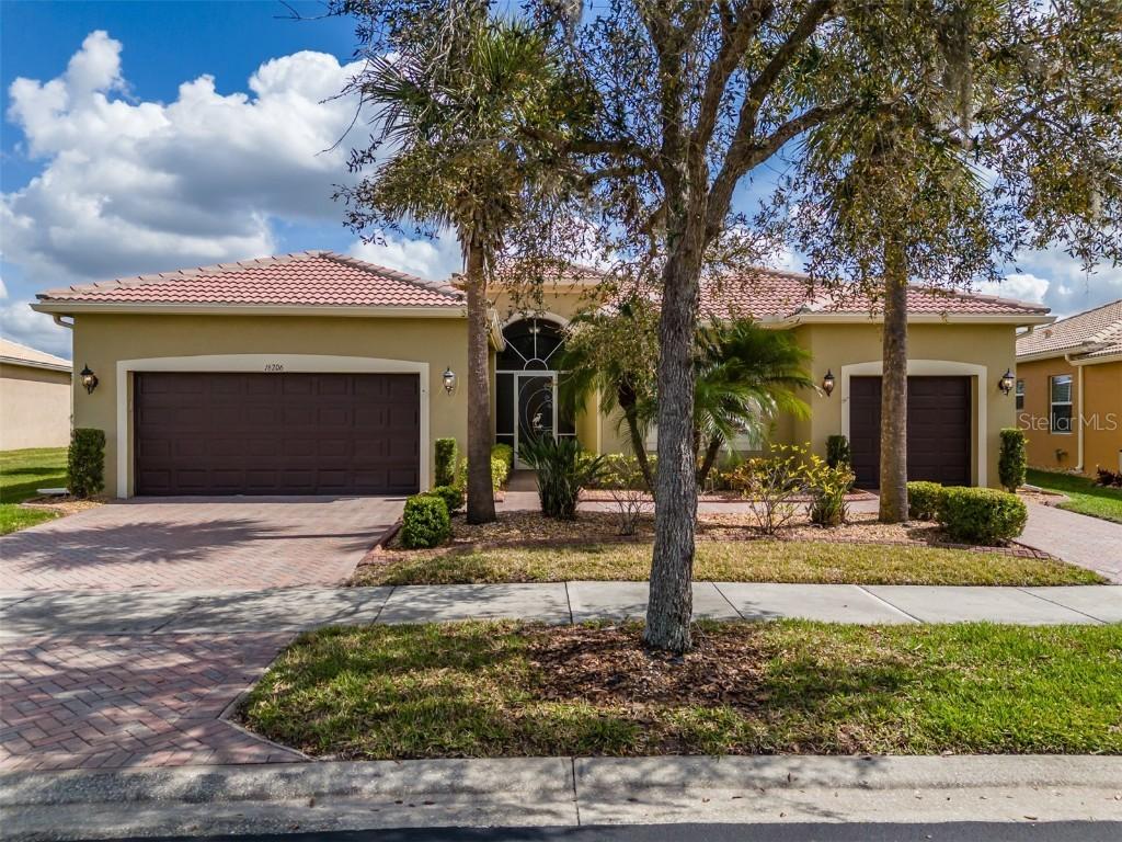 16206 Diamond Bay Dr., Wimauma, FL 33598