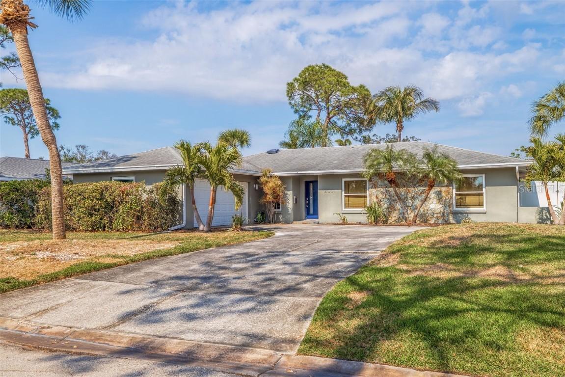 2031 Tanglewood Way, St Petersburg, FL 33702