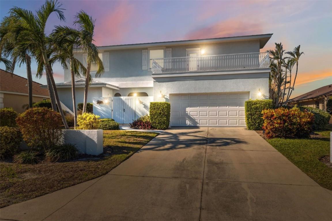 727 Key Royale Dr., Holmes Beach, FL 34217