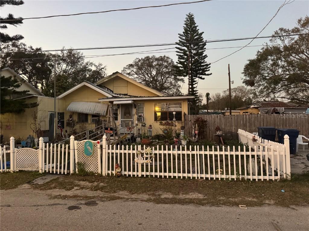 2216 Saxon St., Tampa, FL 33605