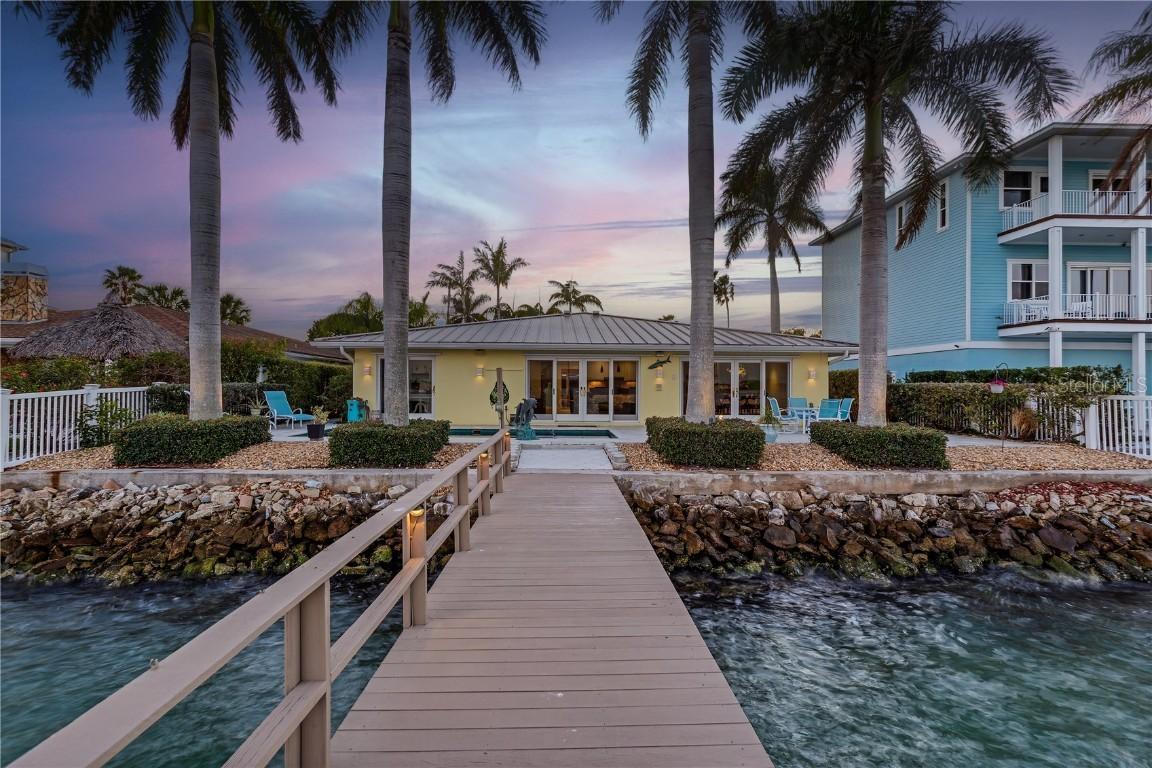 11385 9th St., Treasure Island, FL 33706