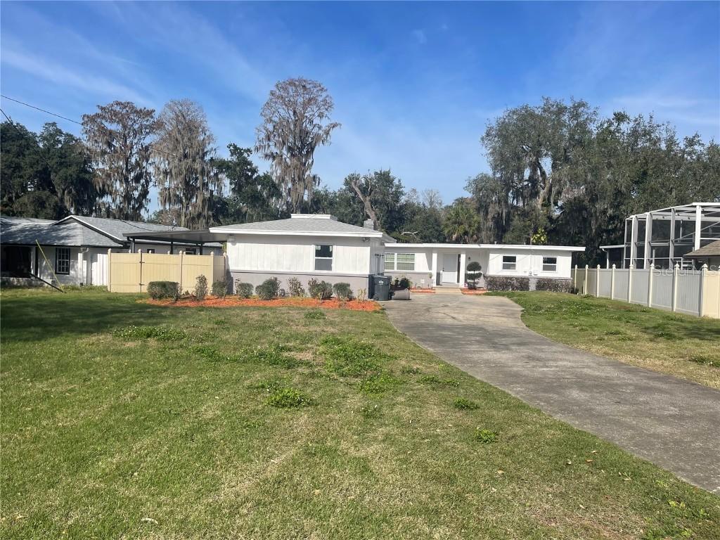 11935 Riverhills Dr., Temple Terrace, FL 33617