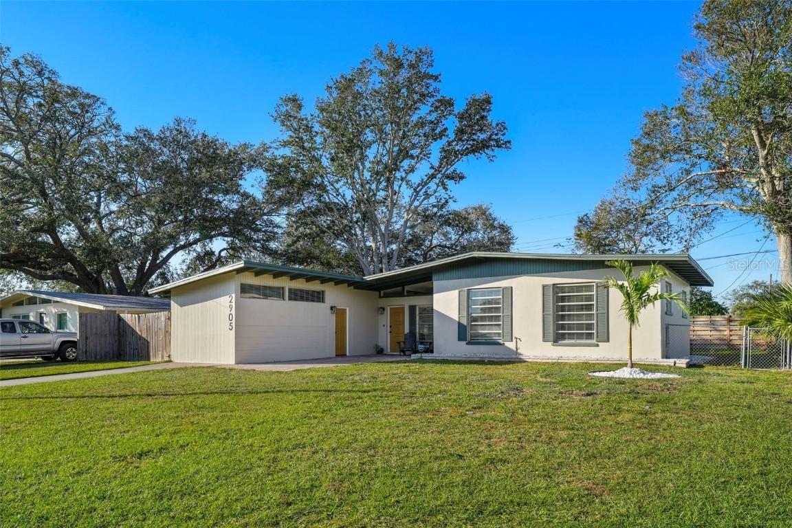 2905 Bay St., Sarasota, FL 34237