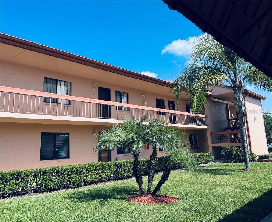 106 Lakeside Ct., Oldsmar, FL 34677