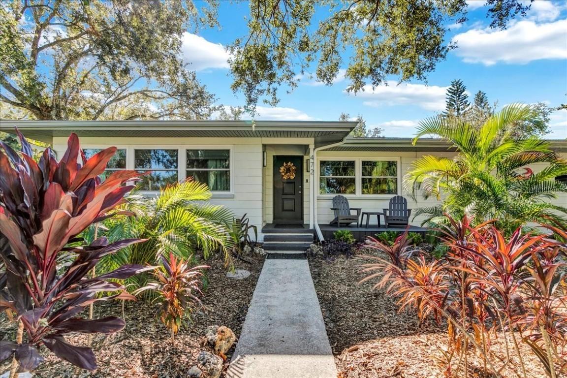 472 Pine St., Tarpon Springs, FL 34689