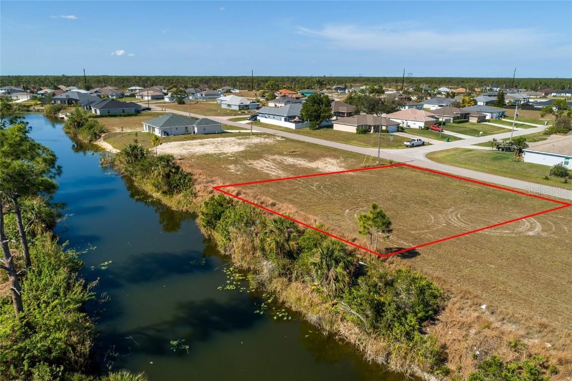 916 NE 43rd Ter., Cape Coral, FL 33909