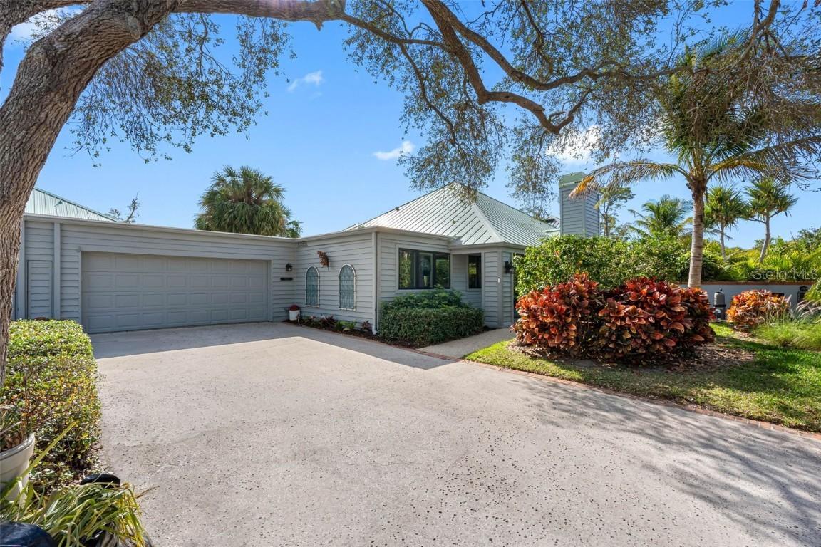 10351 Longwood Dr., Seminole, FL 33777