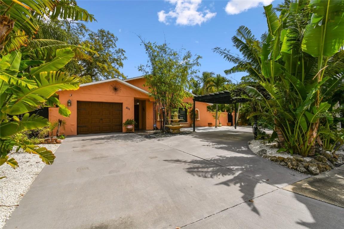 611 Casabella Dr., Bradenton, FL 34209