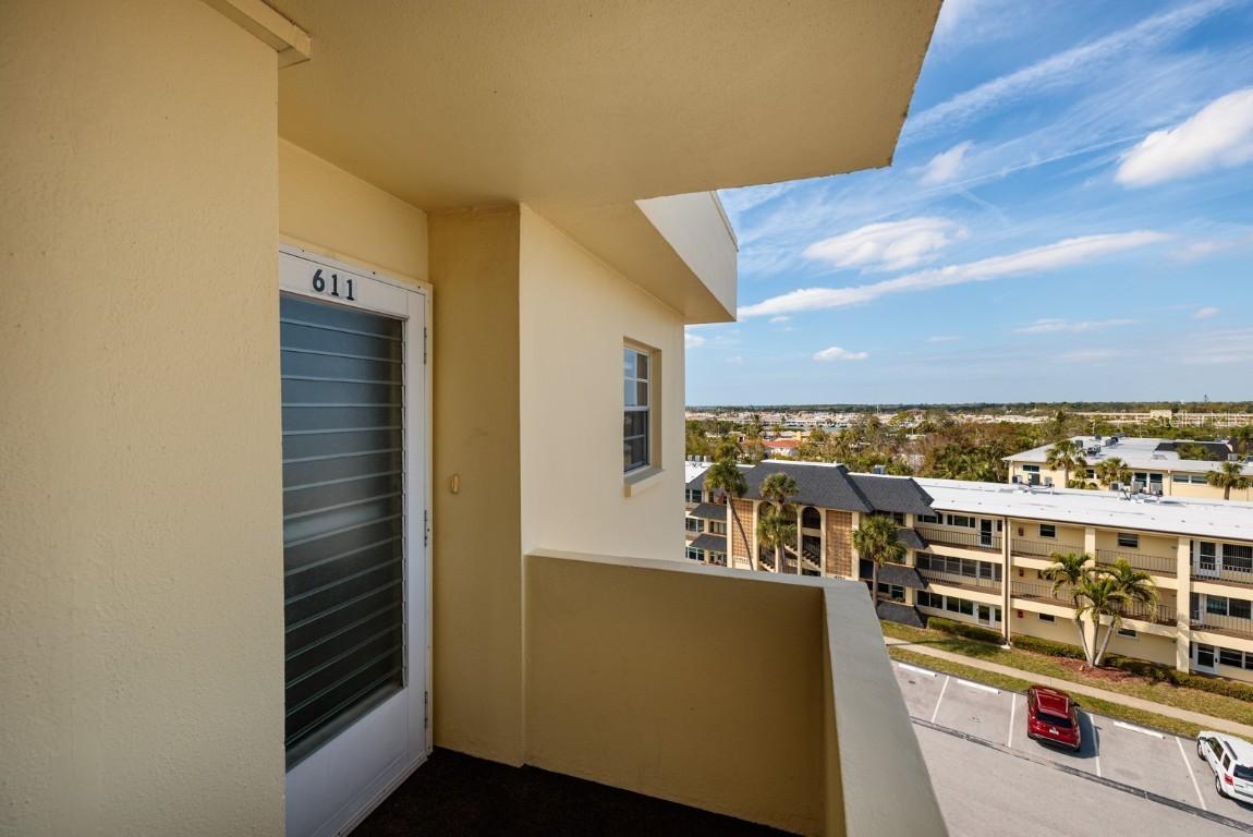 4650 Cove Cir. #611, St Petersburg, FL 33708