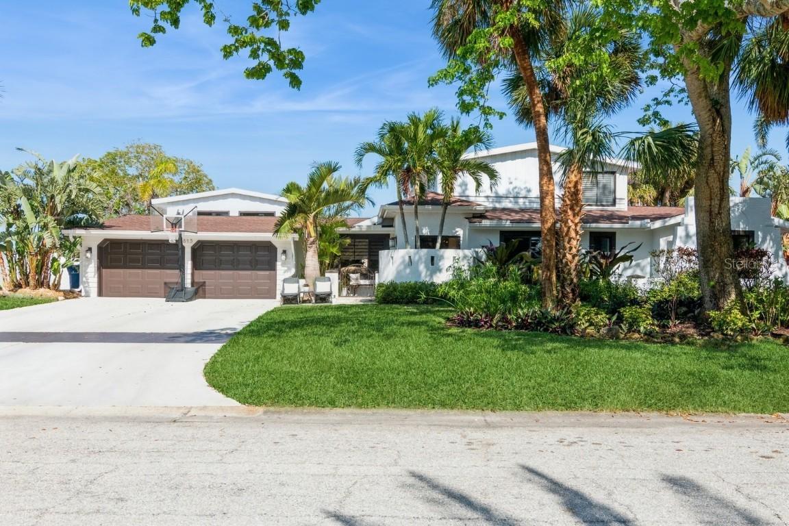 815 Paradise Way, Sarasota, FL 34242