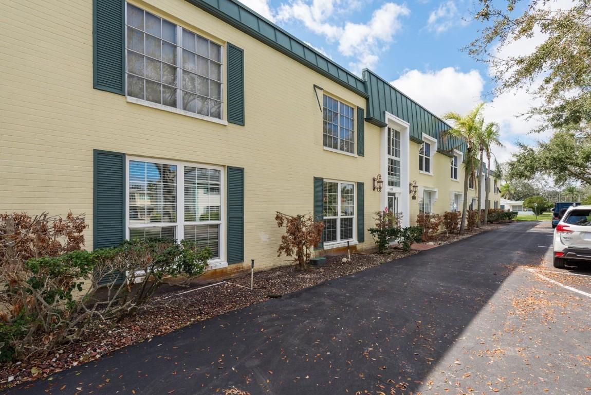 515 Bayview Dr. #4, St Petersburg, FL 33704