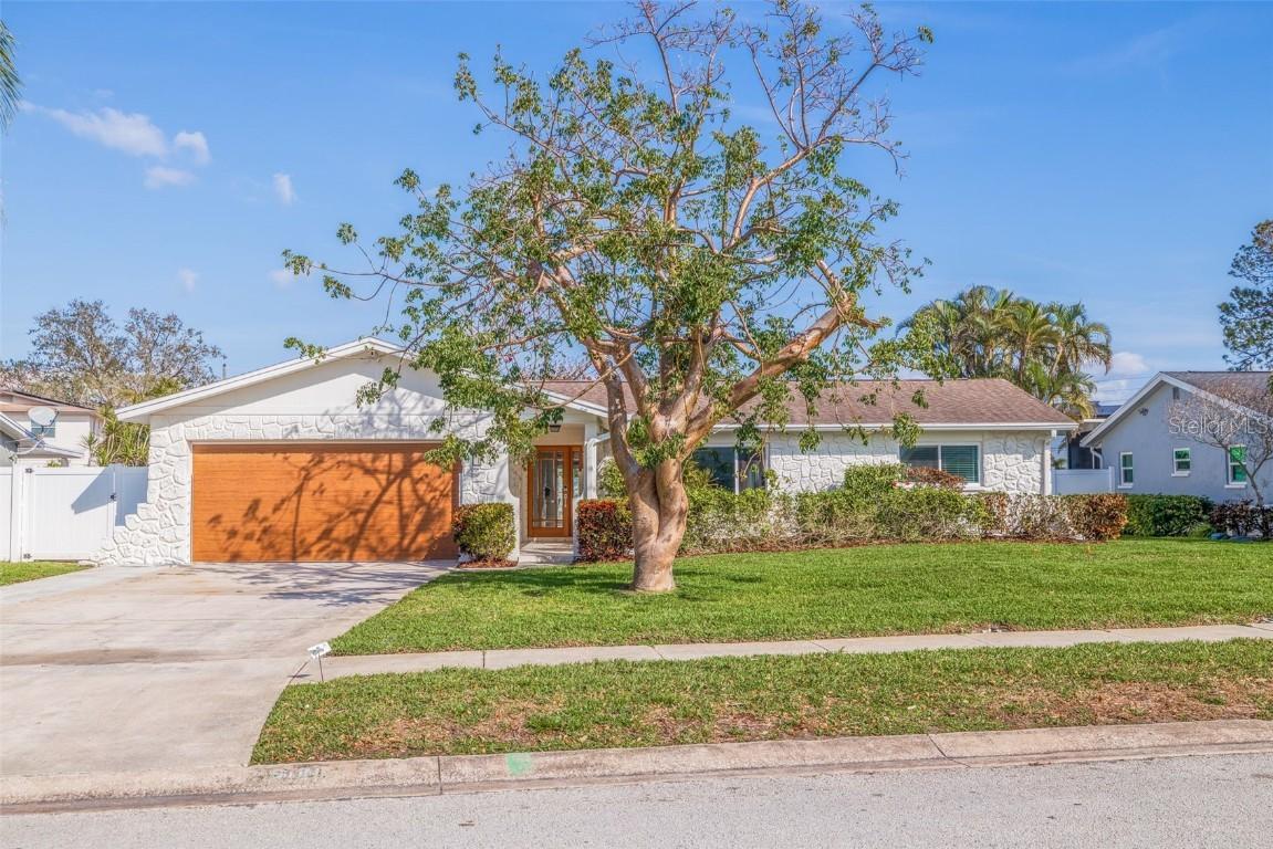 6101 Tanglewood Dr., St Petersburg, FL 33703