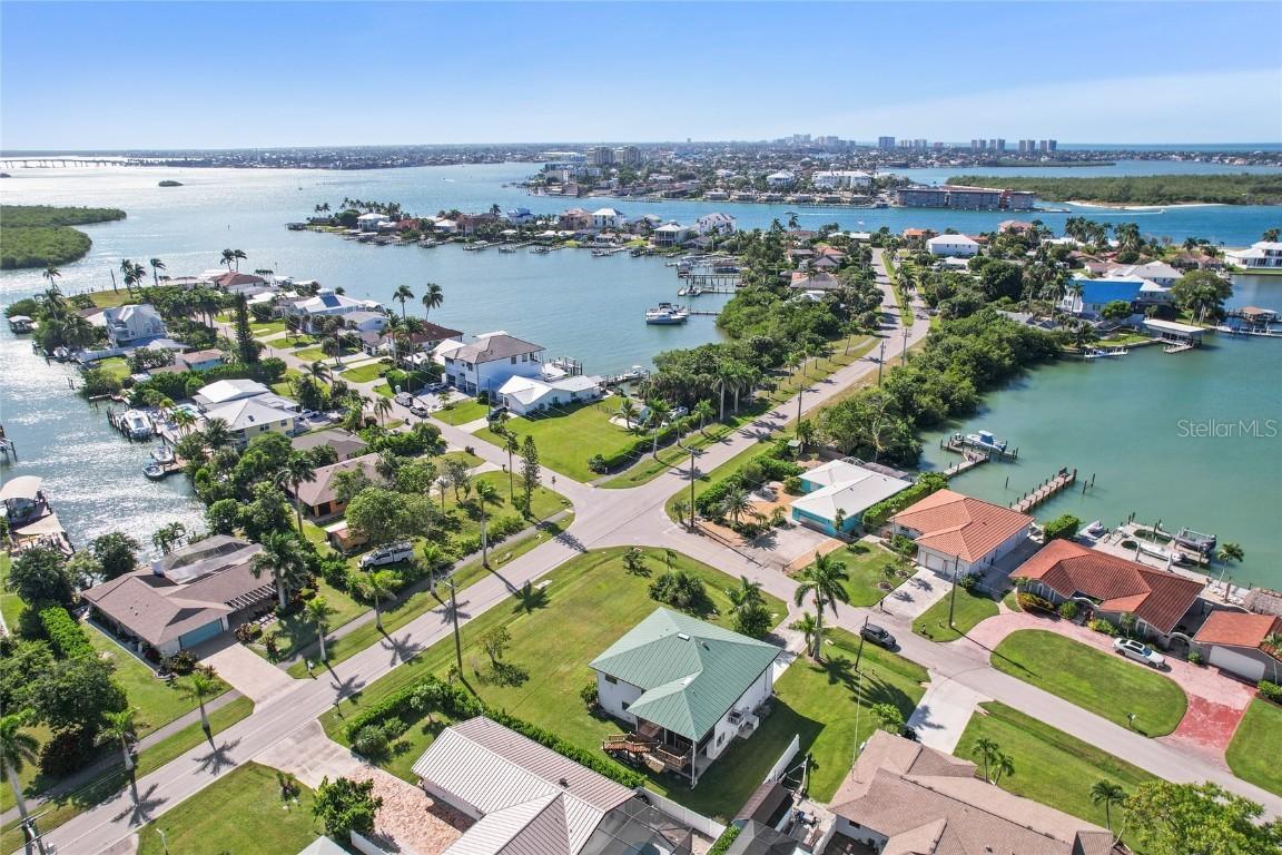 103 Tahiti Cir., Naples, FL 34113
