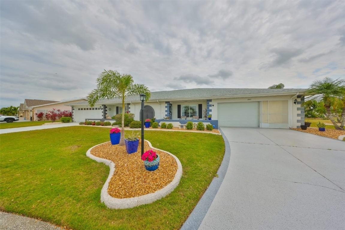 1805 Columbine Pl., Sun City Center, FL 33573