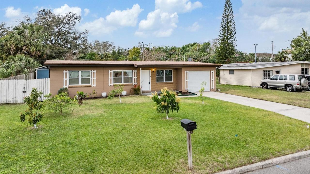 8724 N Renfrew Pl., Tampa, FL 33604