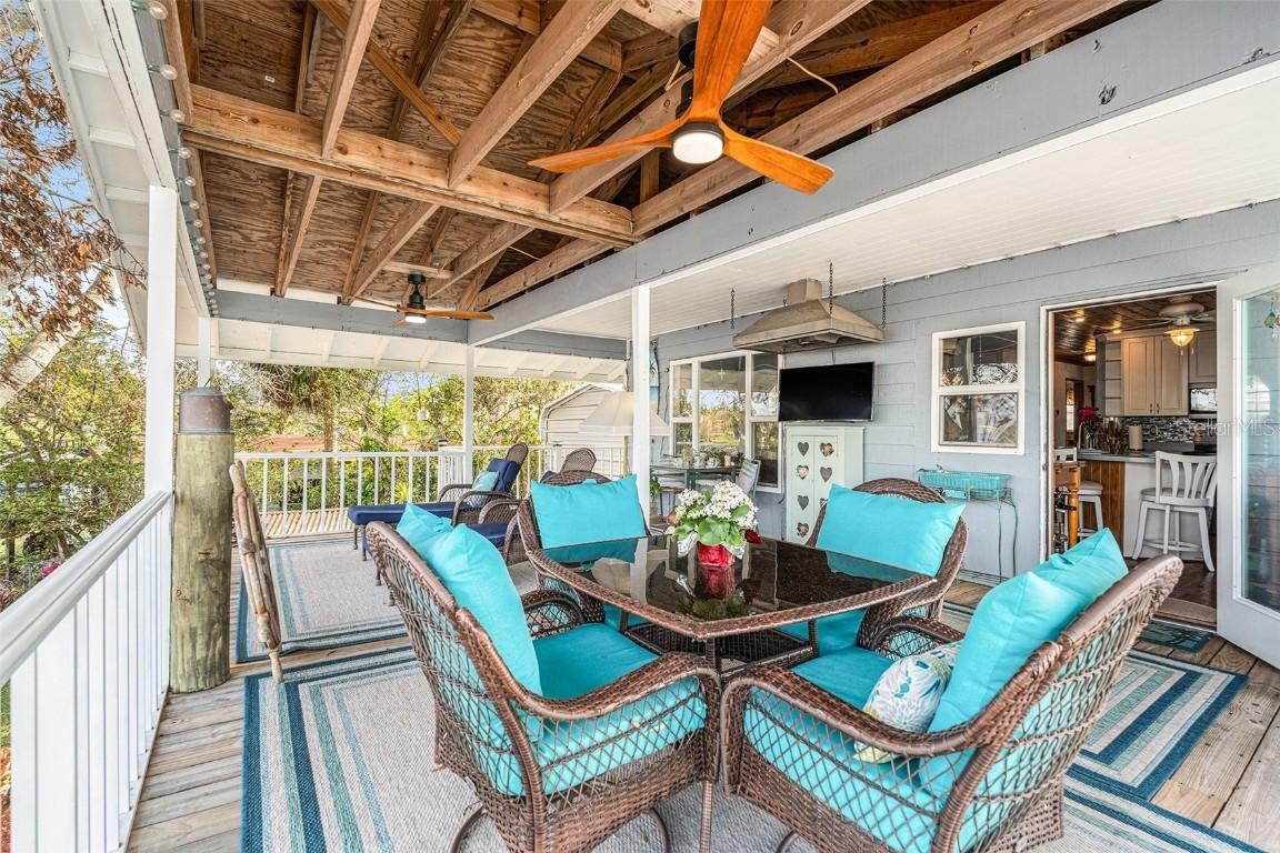 9920 Alavista Dr., Gibsonton, FL 33534