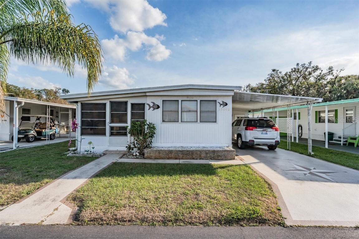 37042 Lois Ave., Zephyrhills, FL 33542