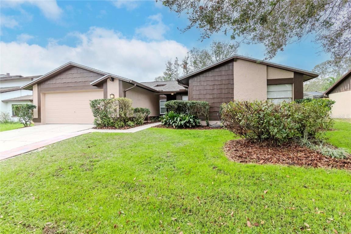 415 Bloomingfield Dr., Brandon, FL 33511