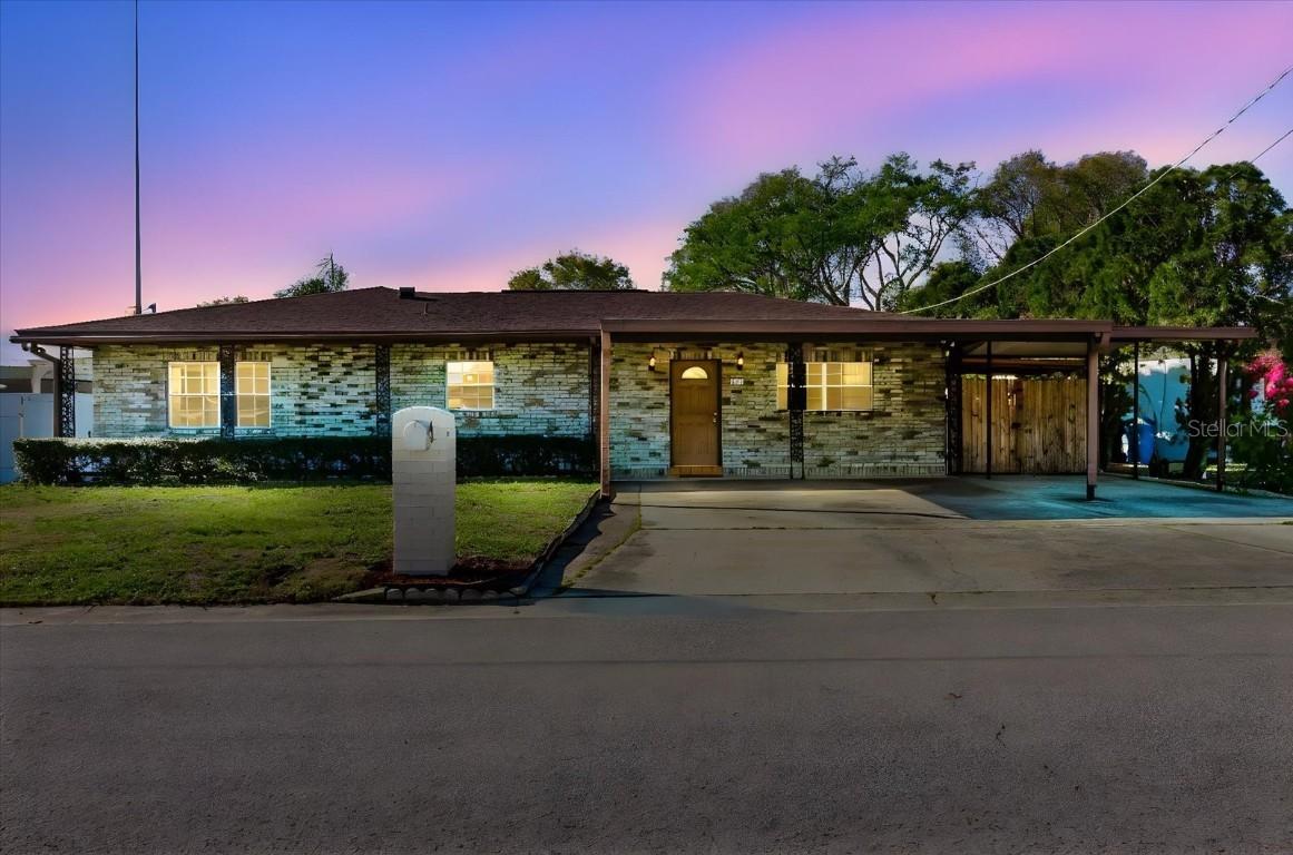 7213 Trinity Pl., Tampa, FL 33610