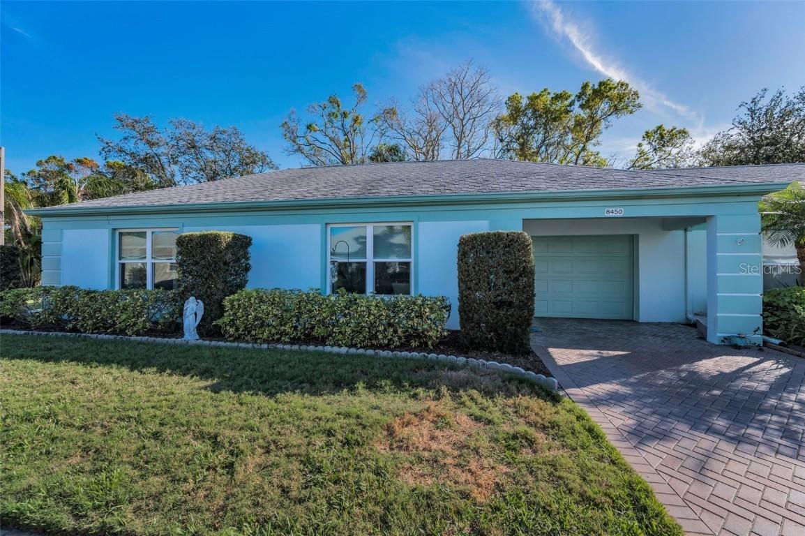 8450 Candlewood Rd., Seminole, FL 33777