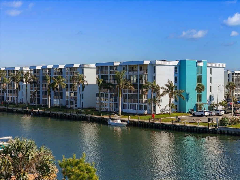 4900 38th Way #304, St Petersburg, FL 33711