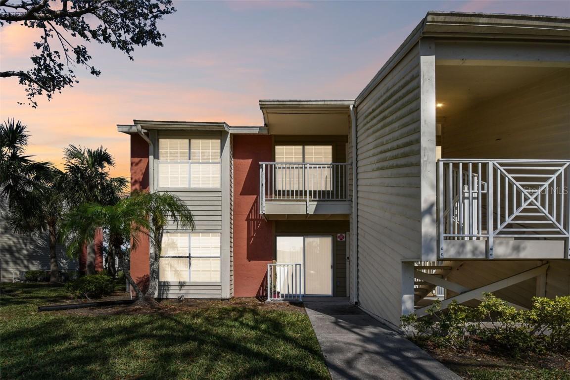 302 Lake Parsons Green #201, Brandon, FL 33511
