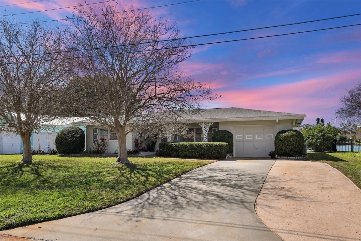 1484 Gladys Cir., Dunedin, FL 34698