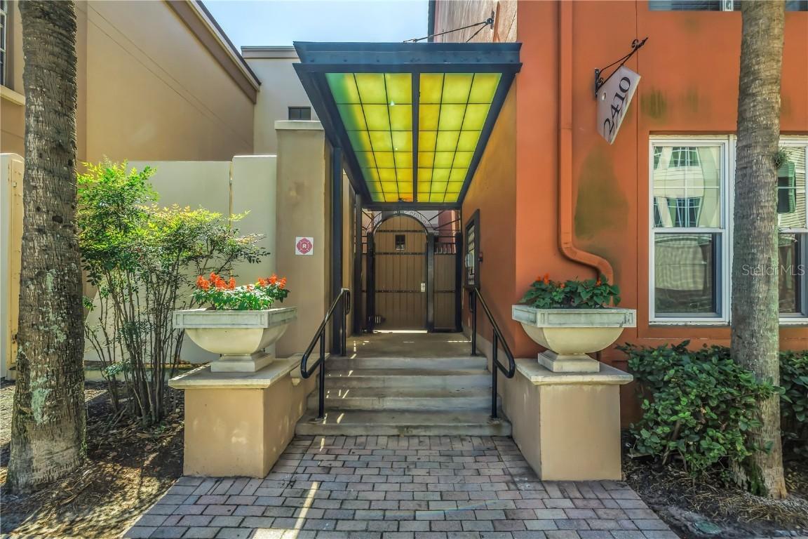2402 W Azeele St. #423, Tampa, FL 33609