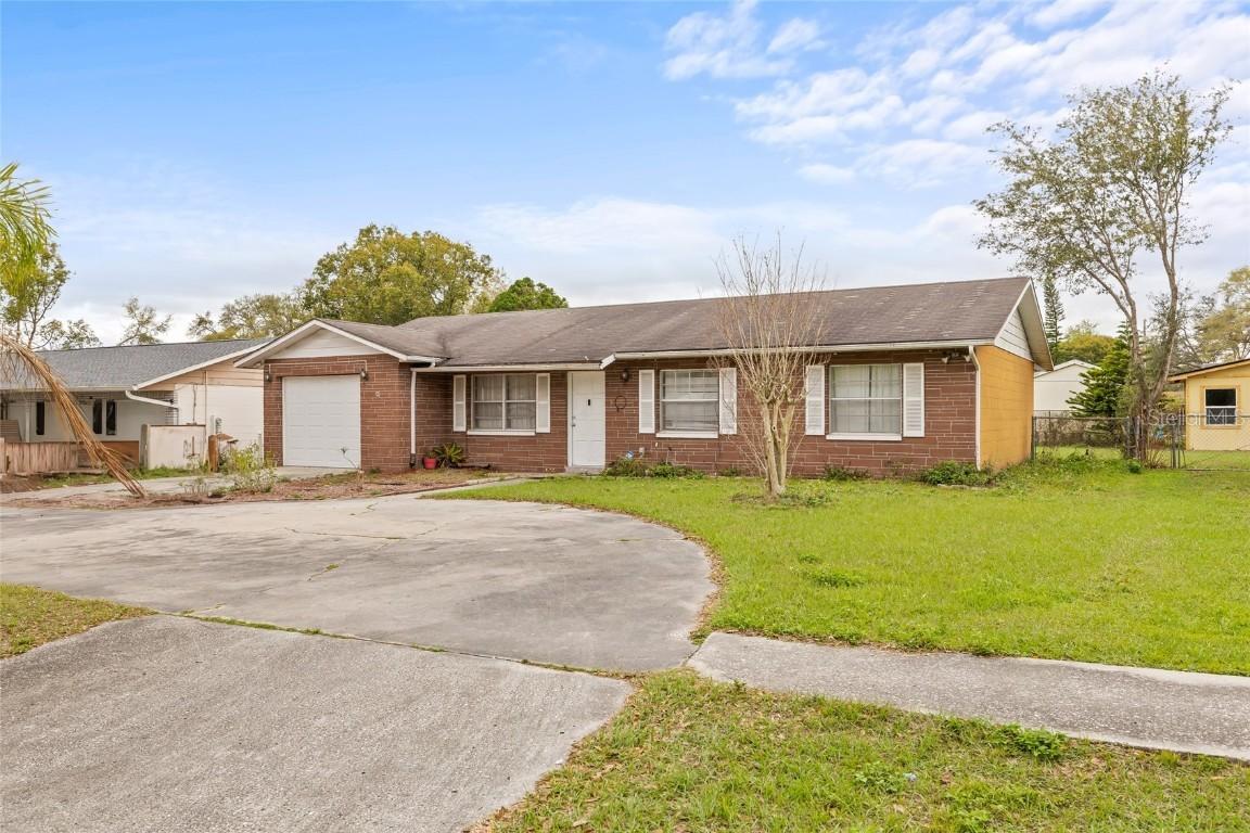 5016 Pine St., Seffner, FL 33584