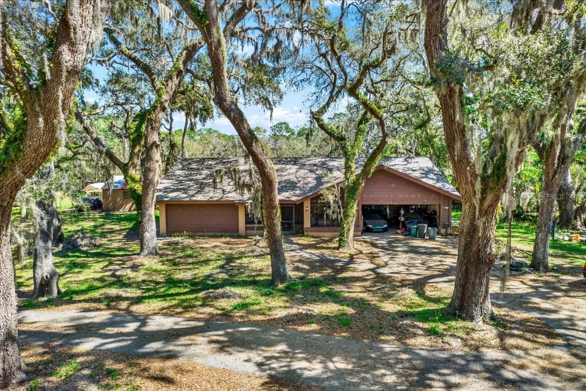 2690 E Lake Tr., Tarpon Springs, FL 34688