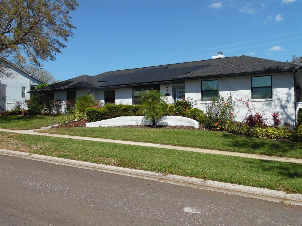 2709 Fairway View Dr., Valrico, FL 33596