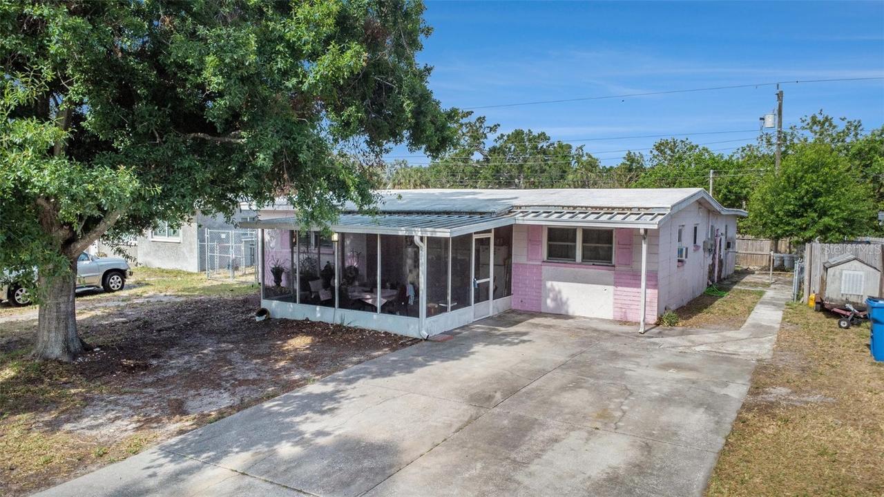 9048 94th St., Seminole, FL 33777