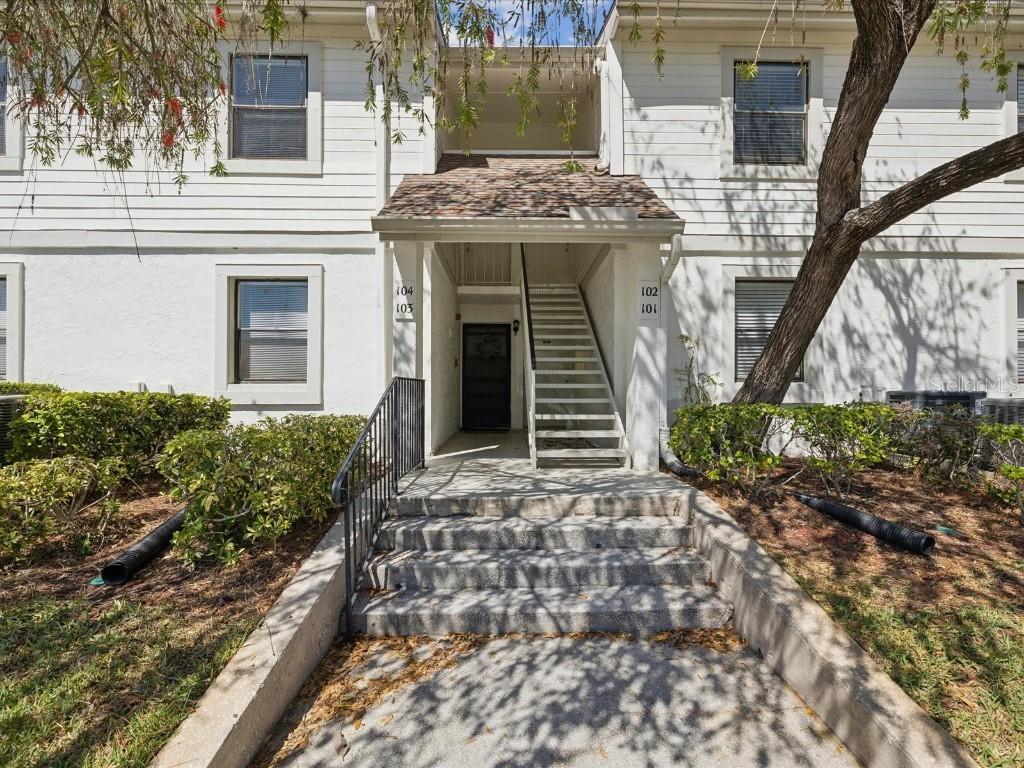 104 Meadow Ln., Oldsmar, FL 34677